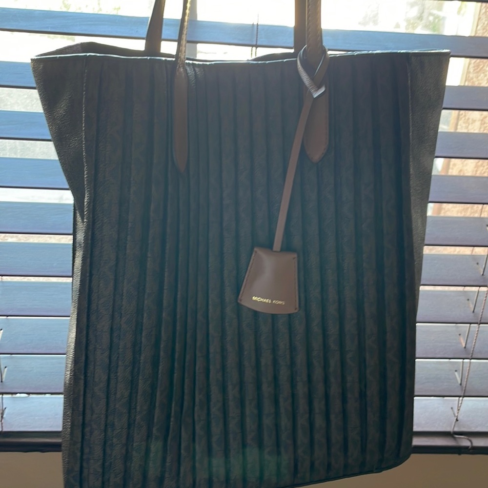 Michael Kors Tote